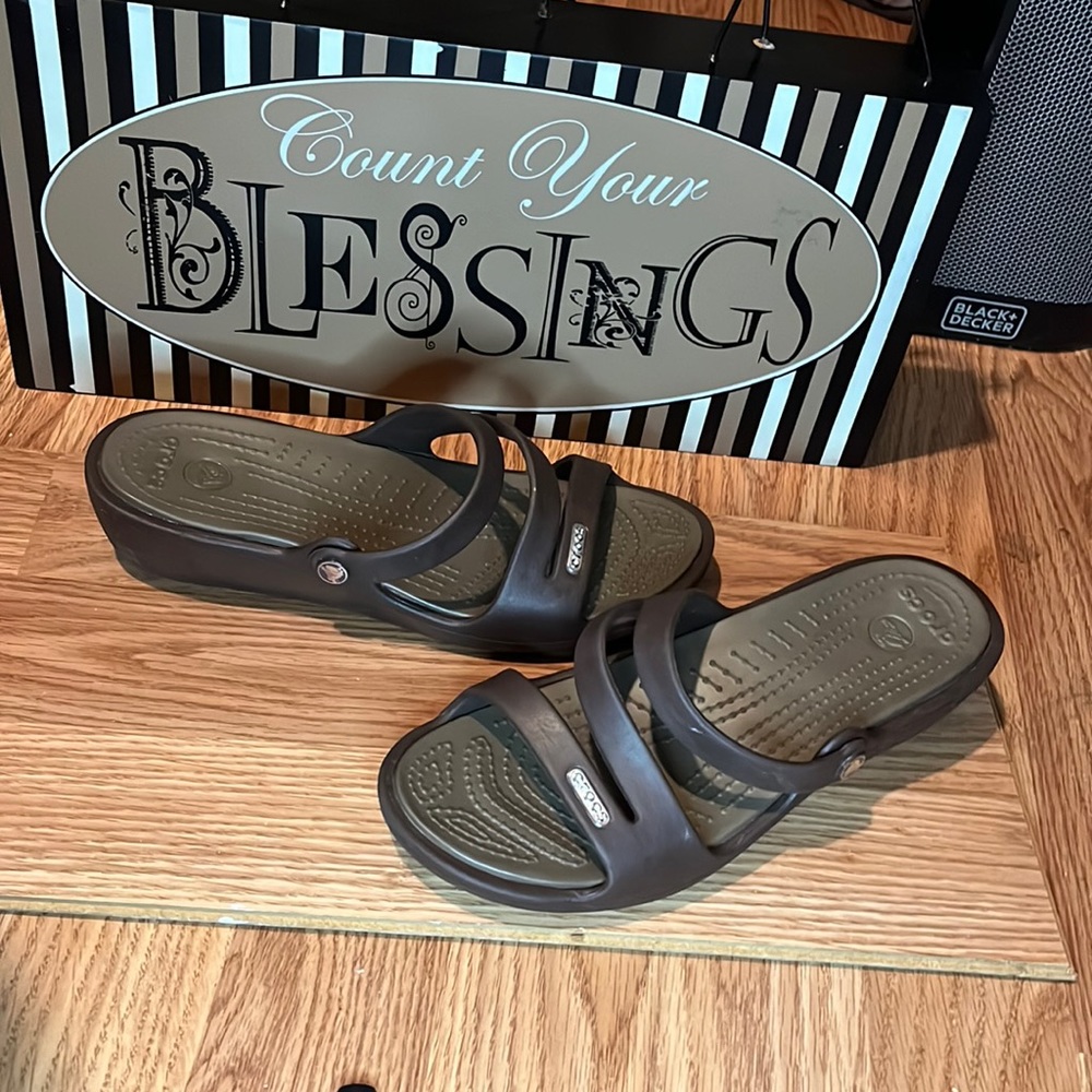 Crocs Brown Patricia Wedged Sandals Size W6 pre owned